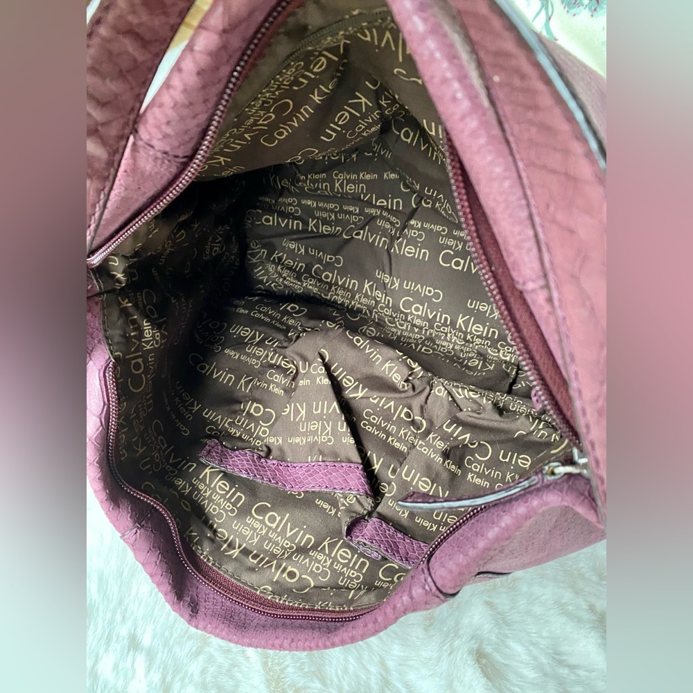 Vintage Calvin Klein soft slouchy handbag. Purple Snake Embossed. - Picture 7 of 10